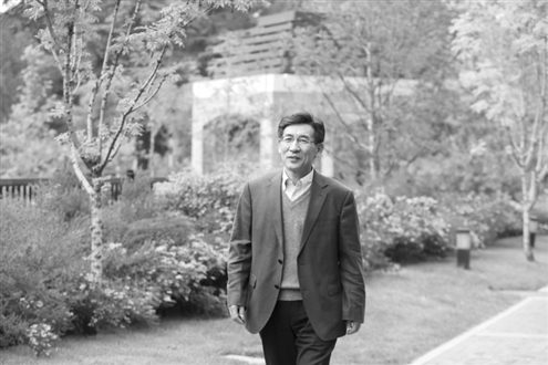 2017年10月17日,薛其坤在清华大学。新华社发